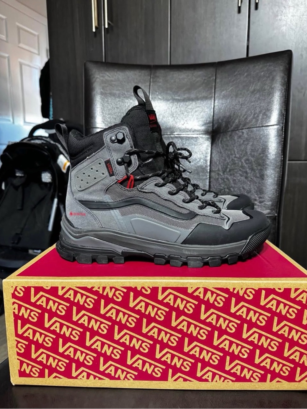 Vans Men’s Gray and Black Rugged High-Top Boots Winter boots